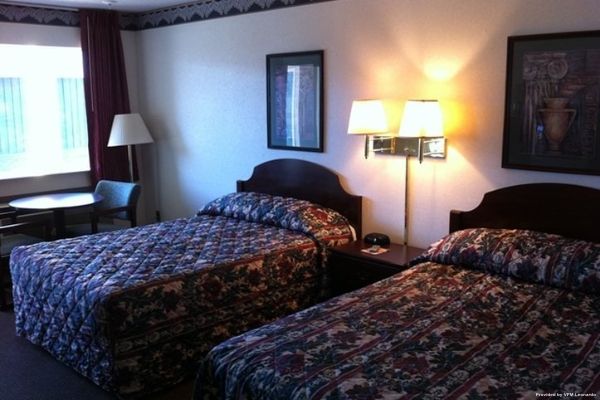 RED CARPET INN AND SUITES DANVILLE (Danville)